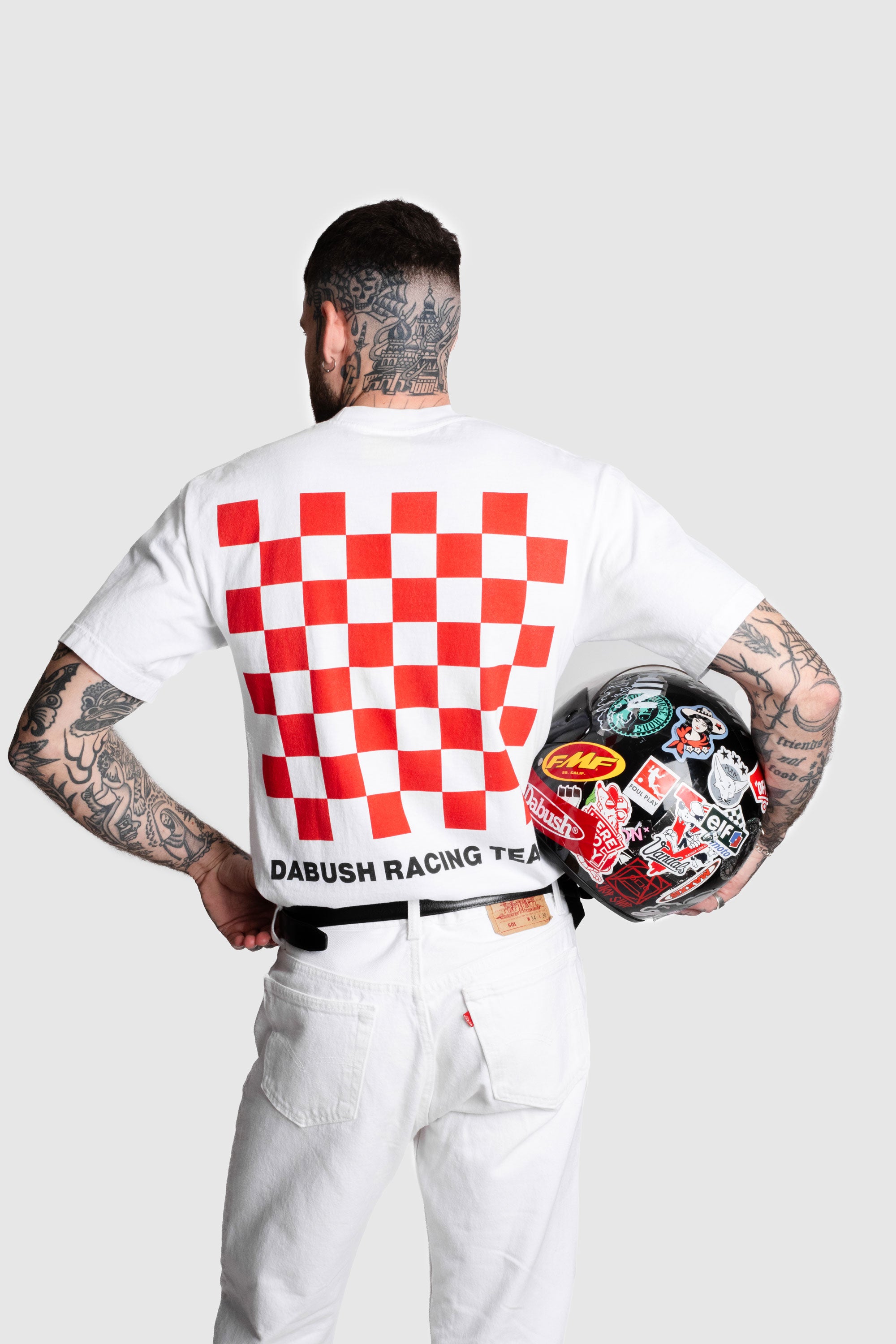 דבוש, אופנה ישראלית, אופנת רחוב, מותג ישראלי, אופנה מקומית, סטריט סטייל, חולצות, חולצות אוברסייז, מותג תל אביבי, תל אביב 2025, אופנה ישראלית מודרנית, יוניסקס TLV.