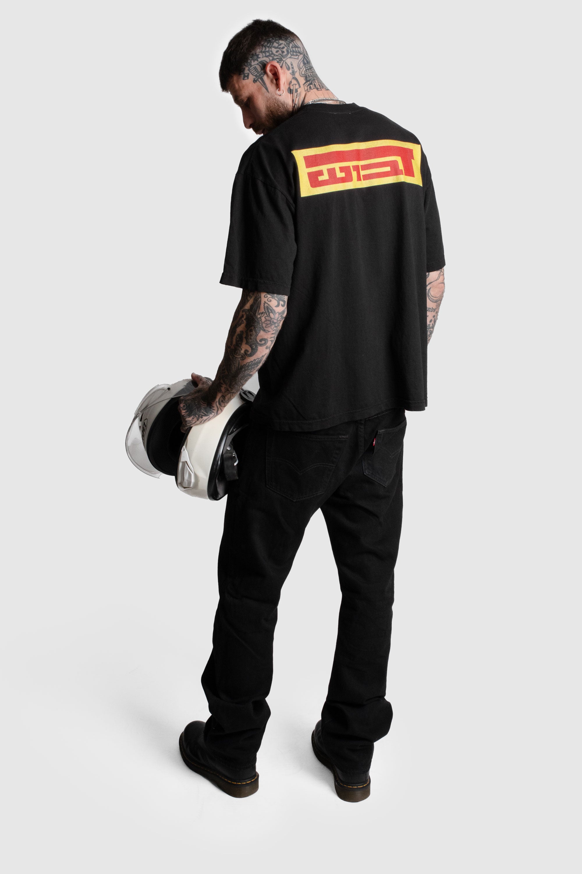 DABUSH MOTORACING T-SHIRT. 100% Cotton, oversized tee with Back and front print. Made in Tel aviv. Shop and view the latest Drops from the official DABUSH website. Worldwide Shipping. DABUSH is a publishing house, design studio and a brand based in Tel Aviv, Israel.
דבוש, אופנה ישראלית, אופנת רחוב, מותג ישראלי, אופנה מקומית, סטריט סטייל, חולצות, חולצות אוברסייז, מותג תל אביבי, תל אביב 2025, אופנה ישראלית מודרנית, יוניסקס TLV.
בייסיק איכותי , טי שירטים יוניסקס, בגדי יוניסקס, בגדי קיץ.