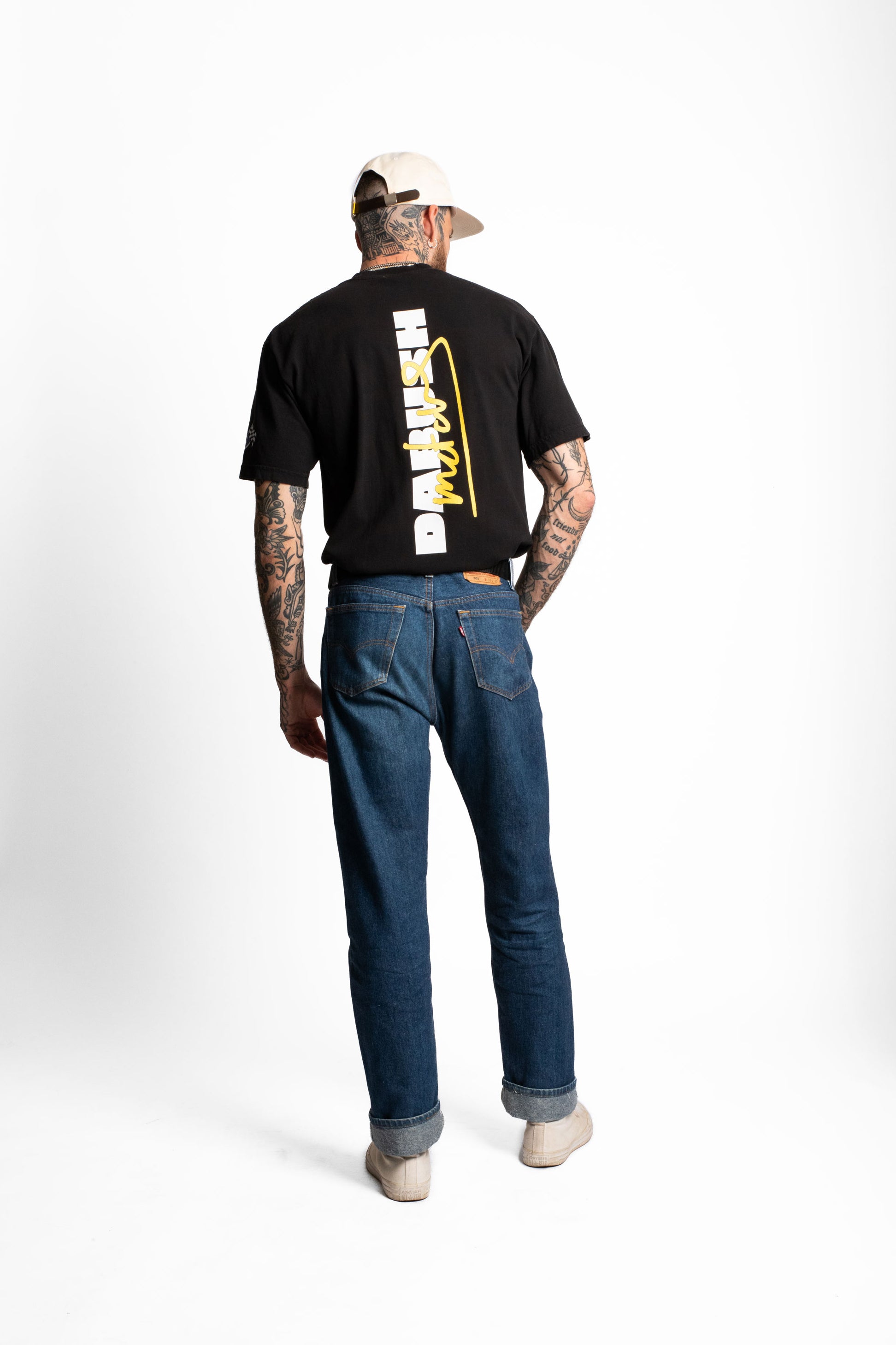 דבוש, אופנה ישראלית, אופנת רחוב, מותג ישראלי, אופנה מקומית, סטריט סטייל, חולצות, חולצות אוברסייז, מותג תל אביבי, תל אביב 2025, אופנה ישראלית מודרנית, יוניסקס TLV.