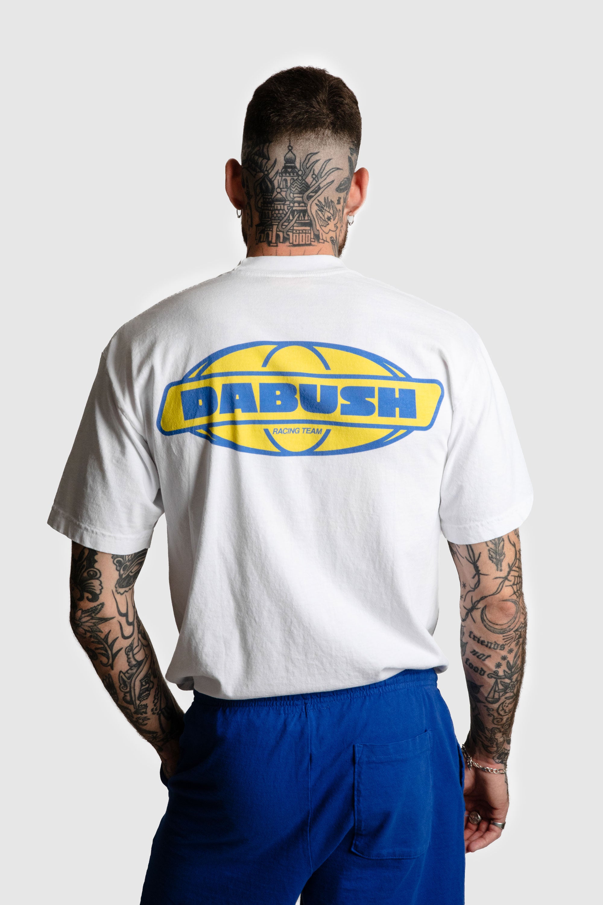 דבוש, אופנה ישראלית, אופנת רחוב, מותג ישראלי, אופנה מקומית, סטריט סטייל, חולצות, חולצות אוברסייז, מותג תל אביבי, תל אביב 2025, אופנה ישראלית מודרנית, יוניסקס TLV.
בייסיק איכותי, טי שירטים יוניסקס, בגדי יוניסקס, בגדי קיץ.