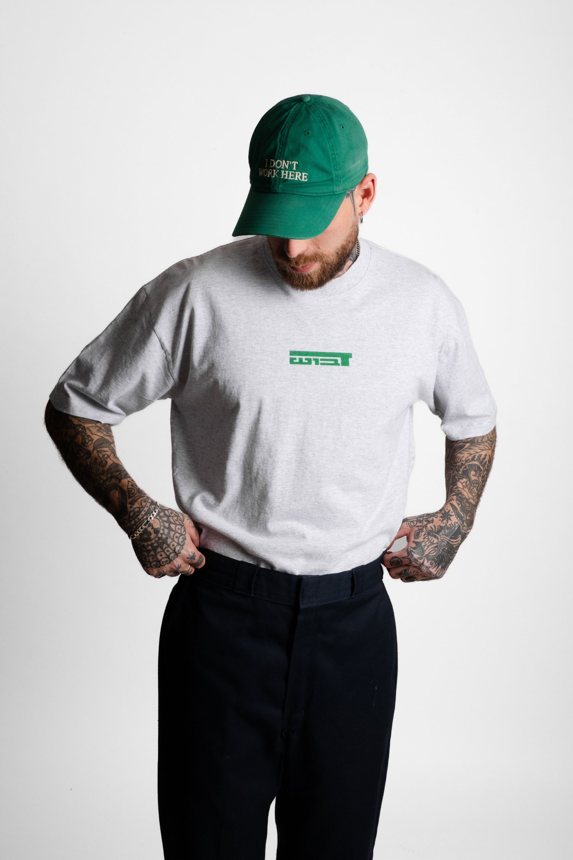 דבוש, אופנה ישראלית, אופנת רחוב, מותג ישראלי, אופנה מקומית, סטריט סטייל, חולצות, חולצות אוברסייז, מותג תל אביבי, תל אביב 2025, אופנה ישראלית מודרנית, יוניסקס TLV.
בייסיק איכותי, טי שירטים יוניסקס, בגדי יוניסקס, בגדי קיץ.