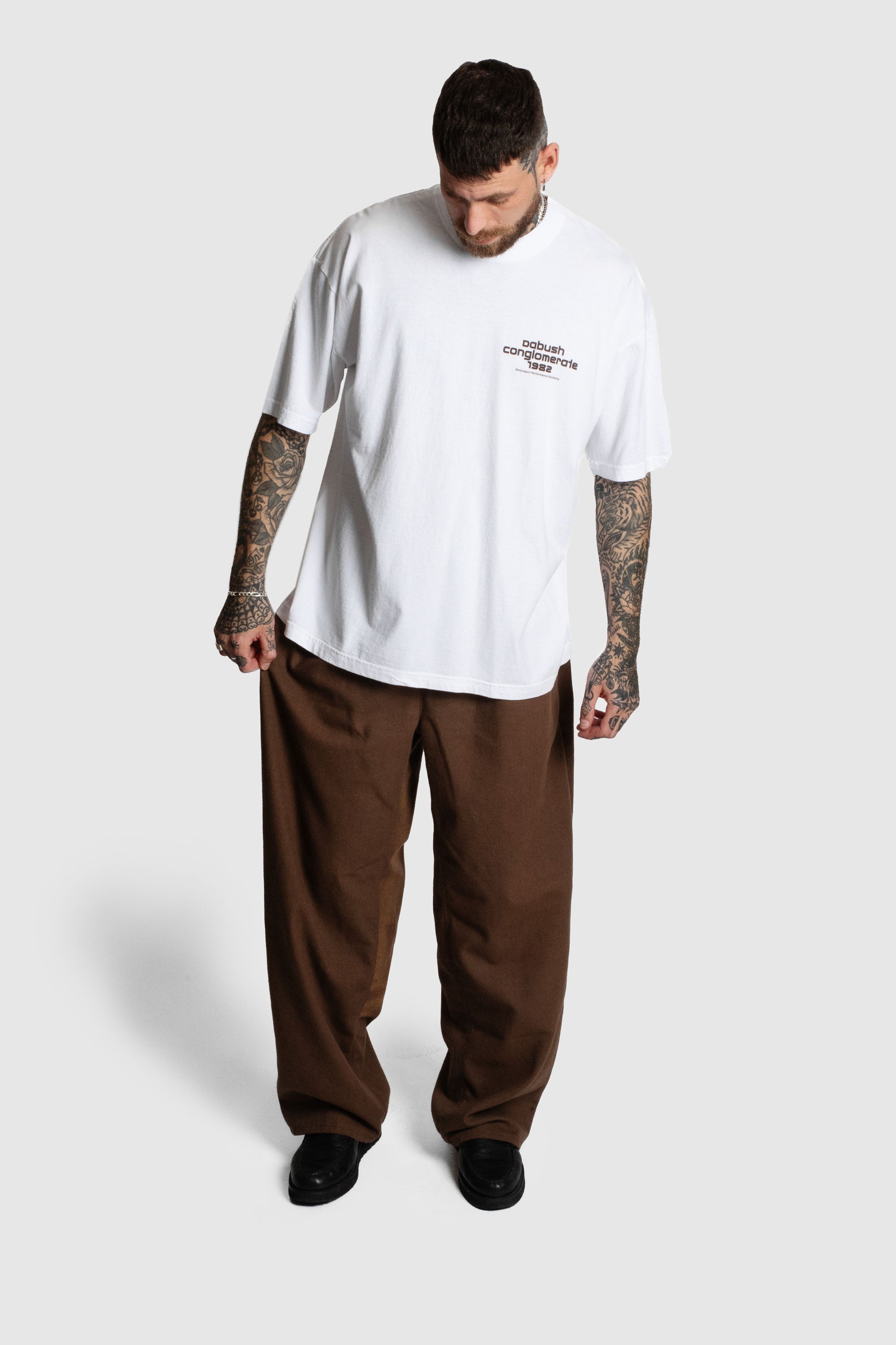 DABUSH MOTORACING T-SHIRT. 100% Cotton, oversized tee with Back and front print. Made in Tel aviv. Shop and view the latest Drops from the official DABUSH website. Worldwide Shipping. DABUSH is a publishing house, design studio and a brand based in Tel Aviv, Israel.
דבוש, אופנה ישראלית, אופנת רחוב, מותג ישראלי, אופנה מקומית, סטריט סטייל, חולצות, חולצות אוברסייז, מותג תל אביבי, תל אביב 2025, אופנה ישראלית מודרנית, יוניסקס TLV.
בייסיק איכותי , טי שירטים יוניסקס, בגדי יוניסקס, בגדי קיץ.