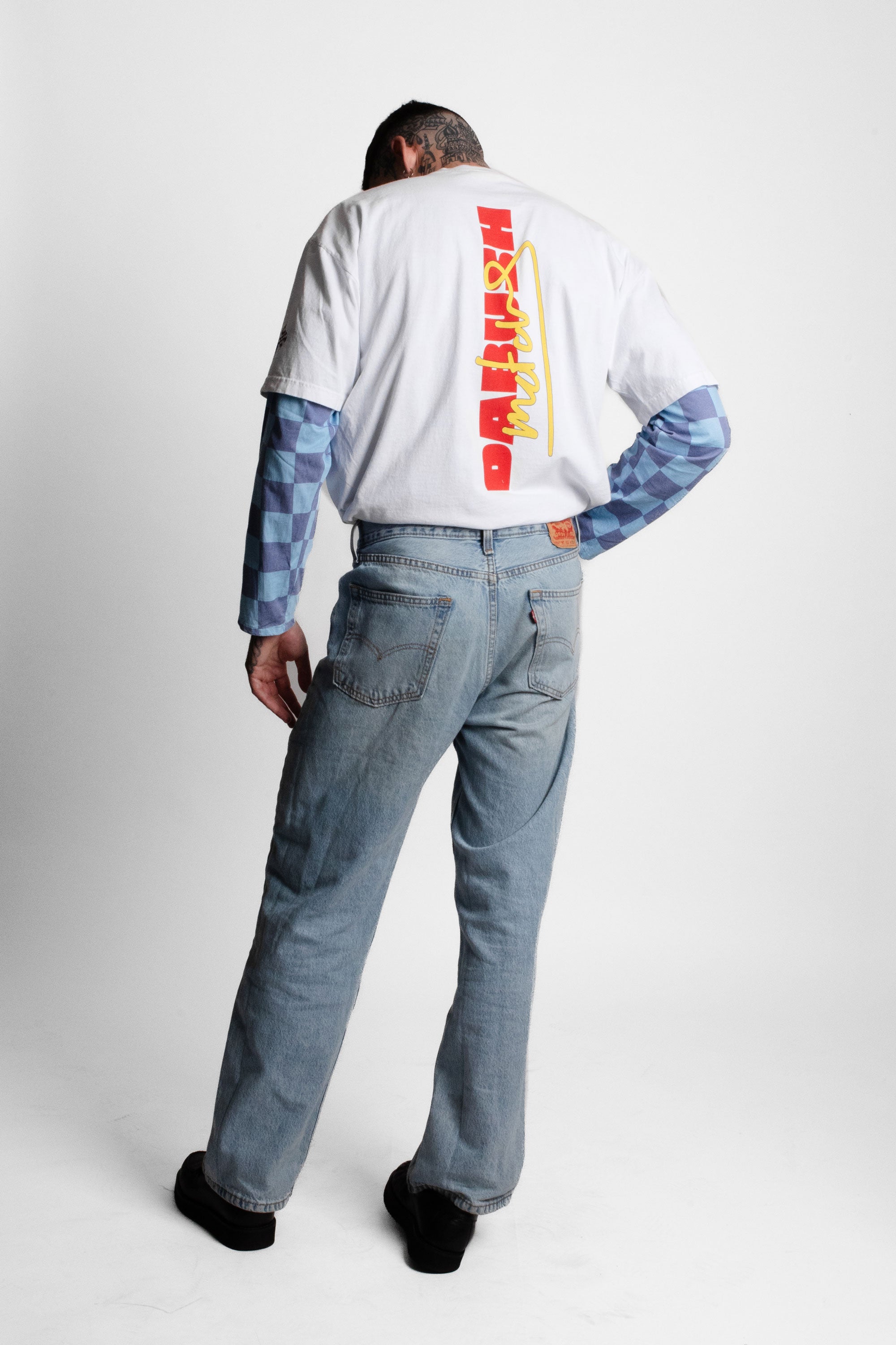 דבוש, אופנה ישראלית, אופנת רחוב, מותג ישראלי, אופנה מקומית, סטריט סטייל, חולצות, חולצות אוברסייז, מותג תל אביבי, תל אביב 2025, אופנה ישראלית מודרנית, יוניסקס TLV.