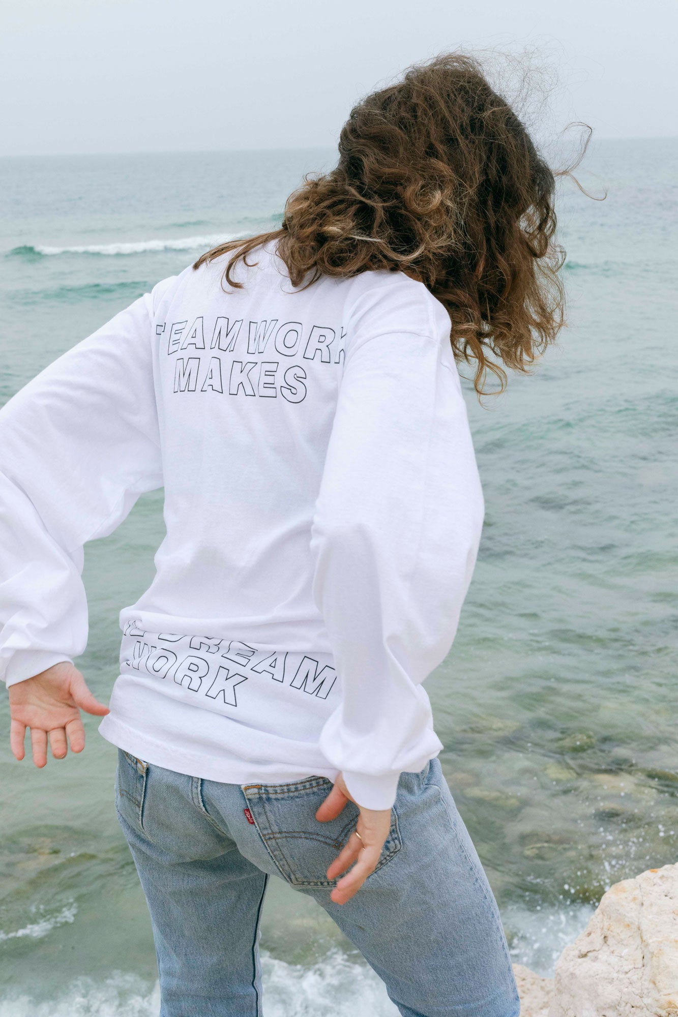 DABUSH SYNERGY LONG SLEEVE T-SHIRT. TEAMWORK MAKES THE DREAM WORK. 100% Cotton, oversized long sleeves tee with huge front and back print. Made in Tel aviv. Shop and view the latest Drops from the official DABUSH website. Worldwide Shipping.