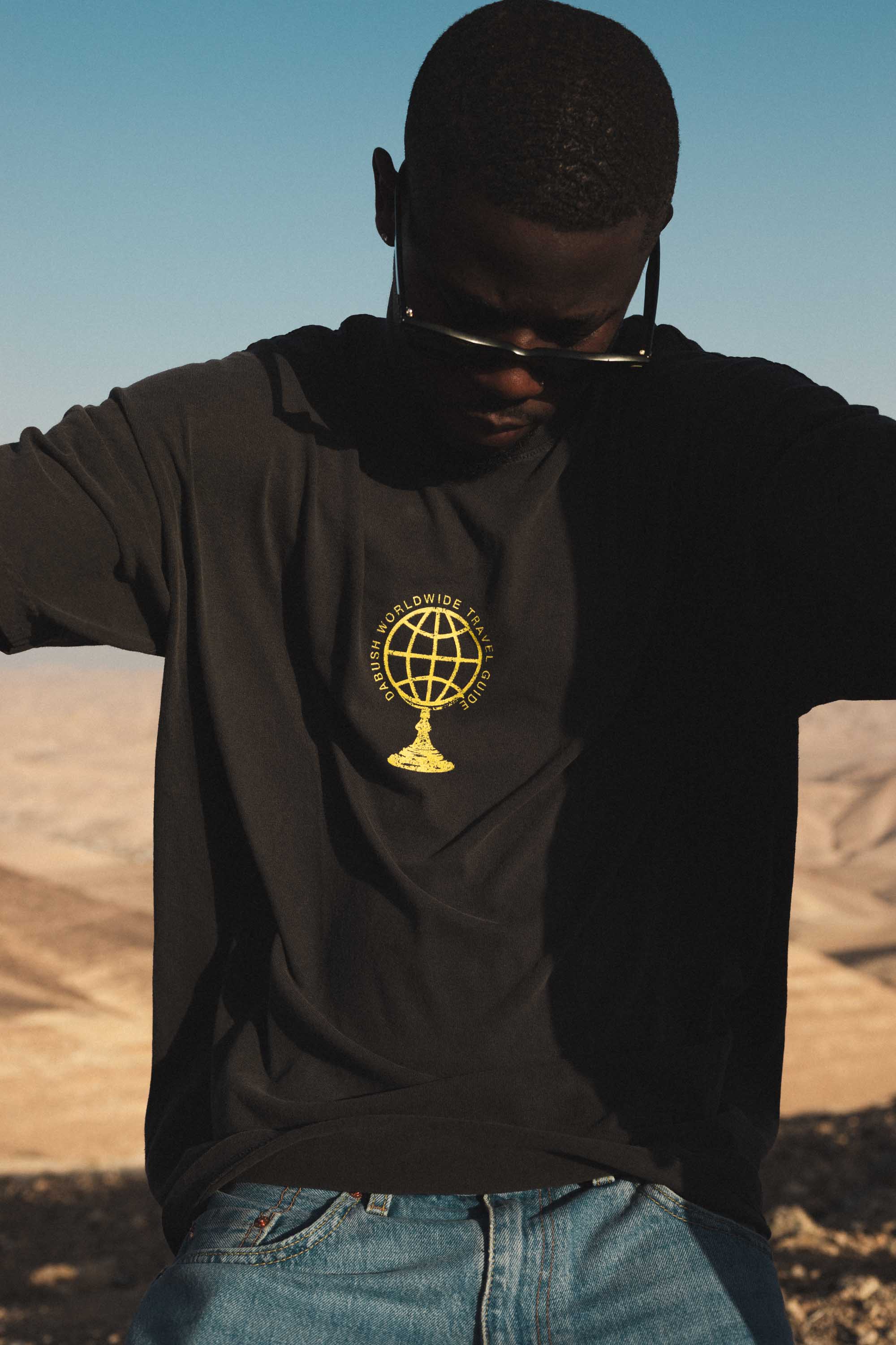 TRAVEL GUIDE T-SHIRT WASHED BLACK