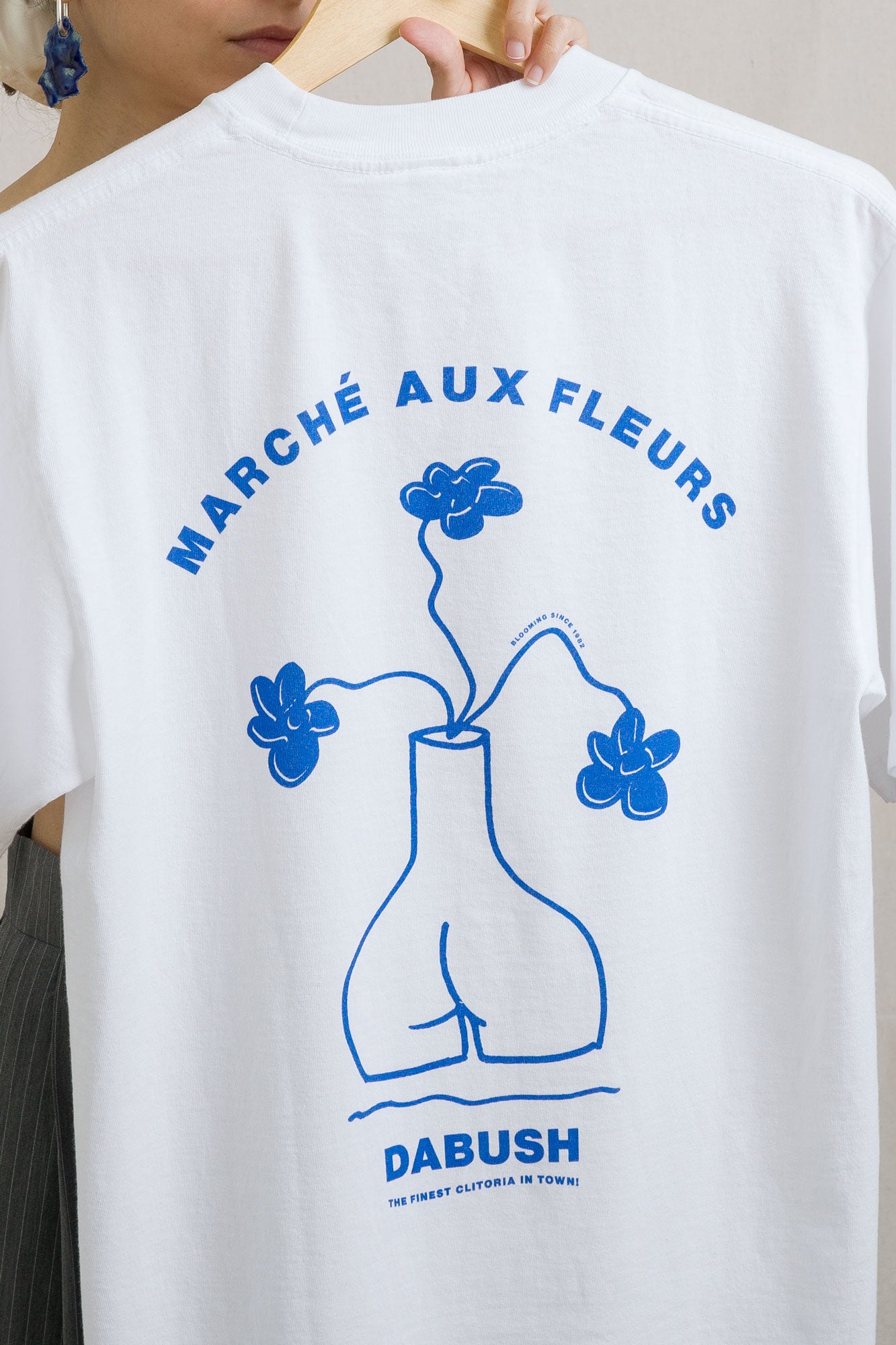 DABUSH FLOWER MARKET T-SHIRT. Marché aux fleurs le tée-shirt. 100% Cotton, oversized tee with back and front print. Made in Tel aviv, Israel.