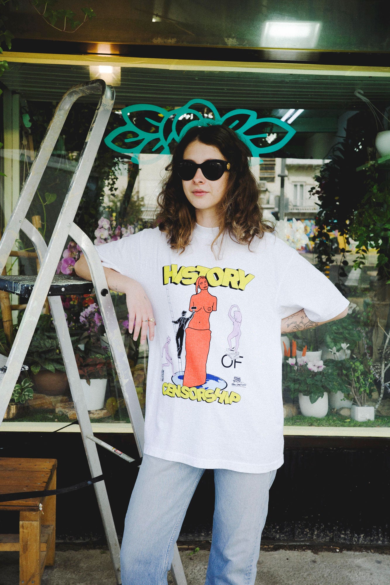 DABUSH EVE GREEN THE DREAMERS T-SHIRT. 100% Cotton, oversized tee with huge front print. Made in Tel aviv. Shop and view the latest Drops from the official DABUSH website. Worldwide Shipping. EVA GREEN THE DREAMERS 2003.