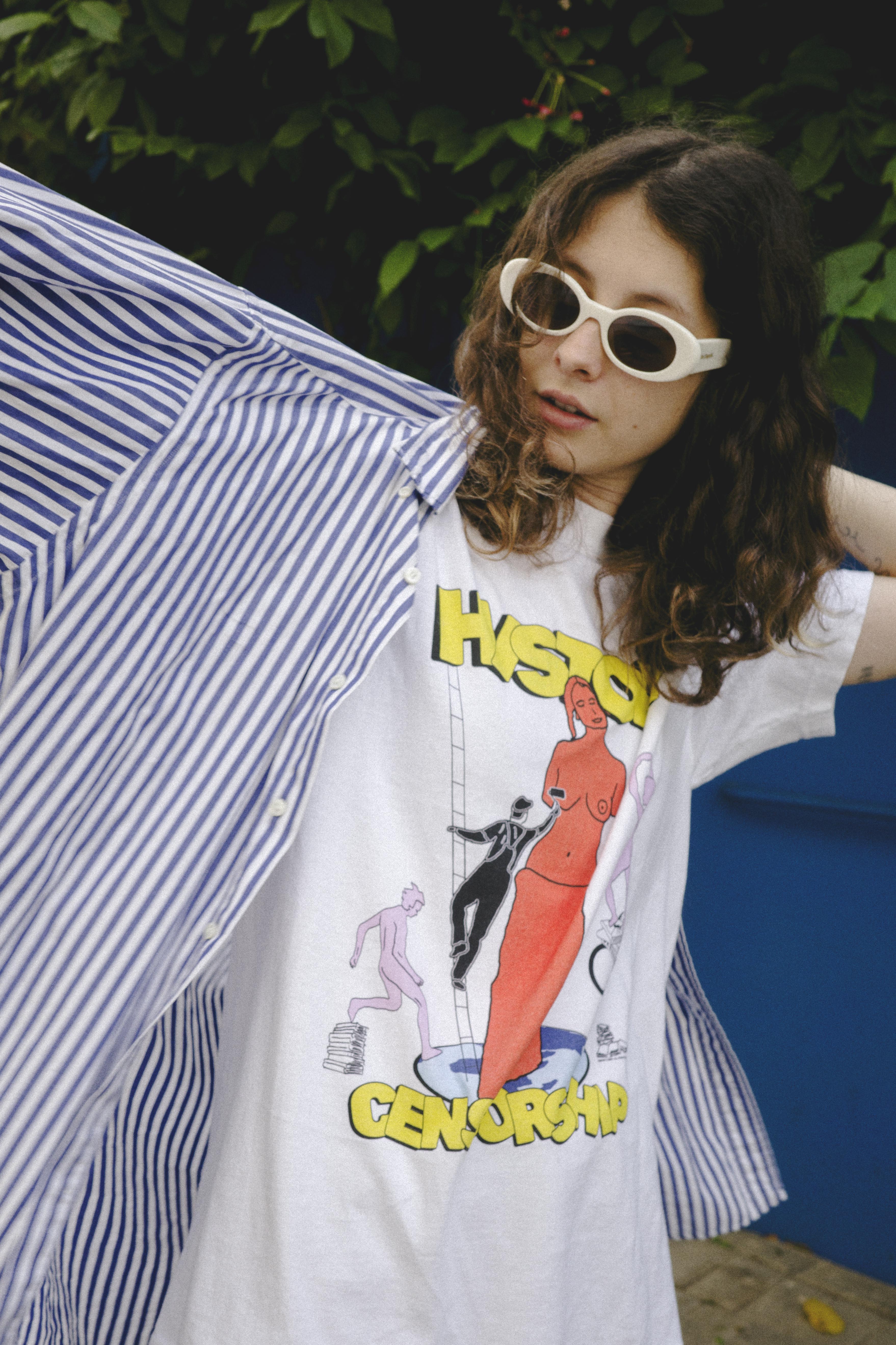 DABUSH EVE GREEN THE DREAMERS T-SHIRT. 100% Cotton, oversized tee with huge front print. Made in Tel aviv. Shop and view the latest Drops from the official DABUSH website. Worldwide Shipping. EVA GREEN THE DREAMERS 2003.