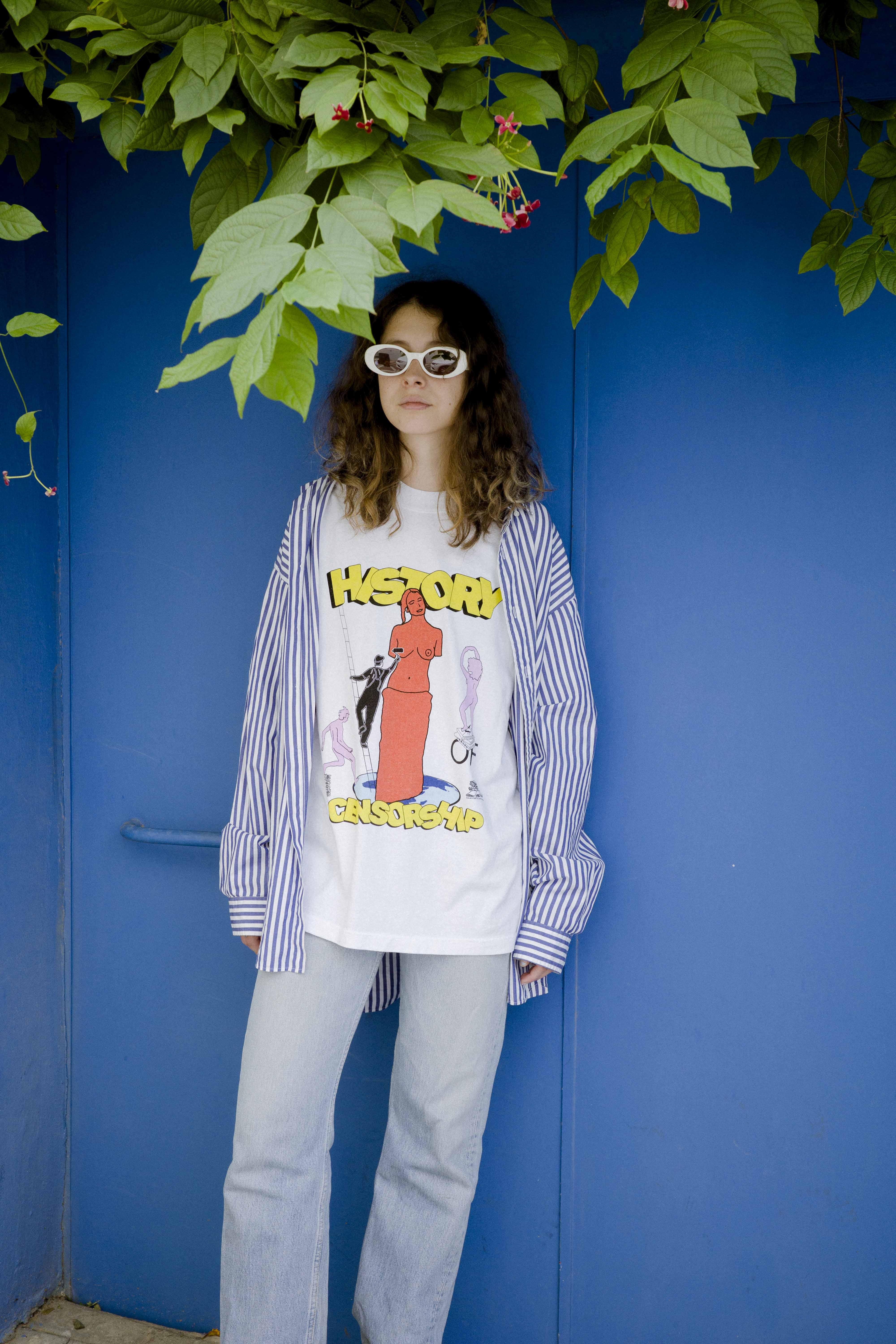 DABUSH EVE GREEN THE DREAMERS T-SHIRT. 100% Cotton, oversized tee with huge front print. Made in Tel aviv. Shop and view the latest Drops from the official DABUSH website. Worldwide Shipping. EVA GREEN THE DREAMERS 2003.