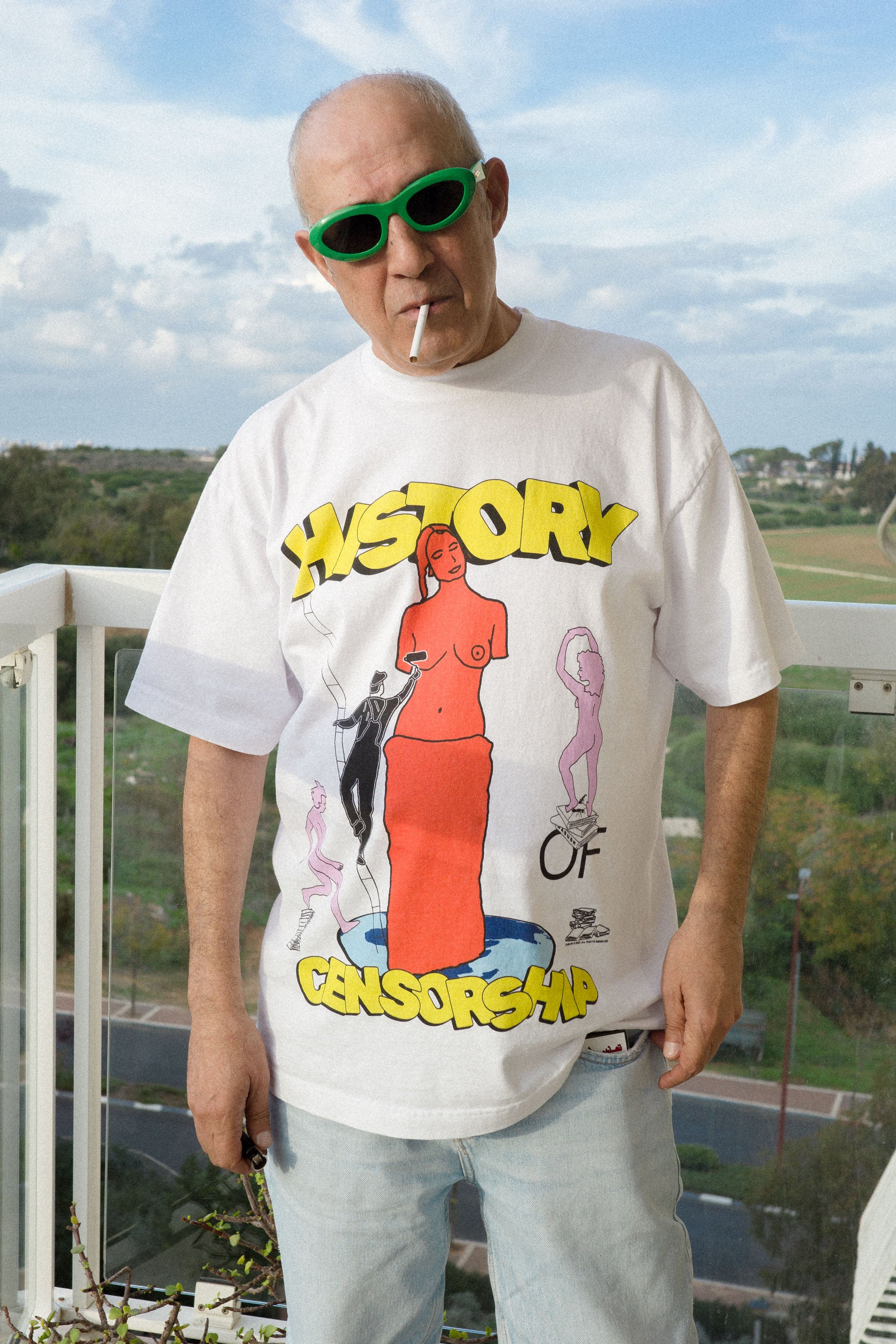 DABUSH EVE GREEN THE DREAMERS T-SHIRT. 100% Cotton, oversized tee with huge front print. Made in Tel aviv. Shop and view the latest Drops from the official DABUSH website. Worldwide Shipping. EVA GREEN THE DREAMERS 2003.