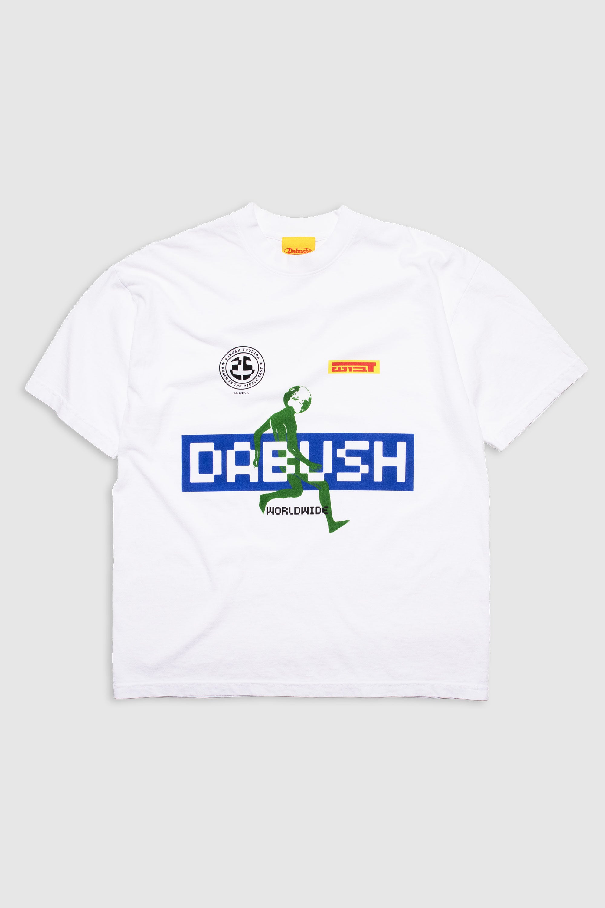 An oversized DABUSH t-shirt in white, made from 100% cotton.
טישרט אוברסייז של דבוש בצבע לבן, עשויה 100% כותנה עם גרפיקה צבעונית.