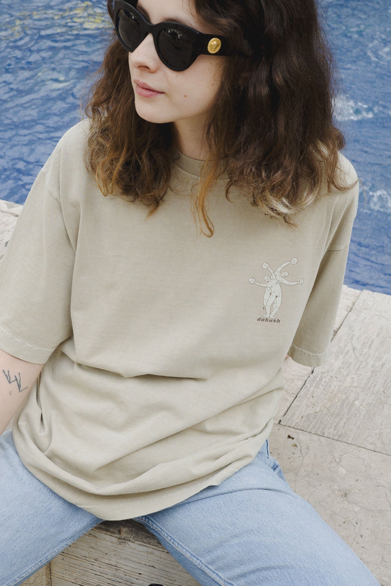 DABUSH SYNERGY T-SHIRT. TEAMWORK MAKES THE DREAM WORK. 100% Cotton, oversized tee with huge front and back print. Made in Tel aviv. Shop and view the latest Drops from the official DABUSH website. Worldwide Shipping.